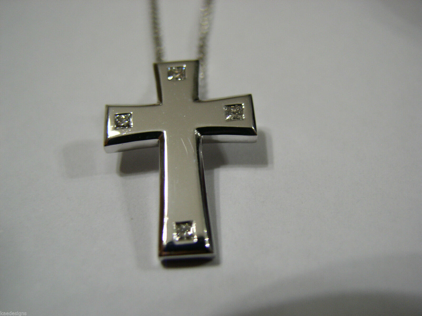 Genuine 18ct 750 White Gold Crucifix Cross And Genuine Diamond Pendant