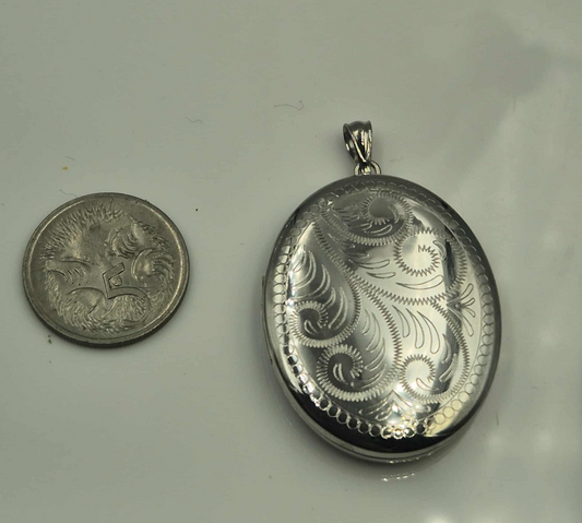 Sterling Silver 925 Oval Engraved Pendant Locket 2 photos