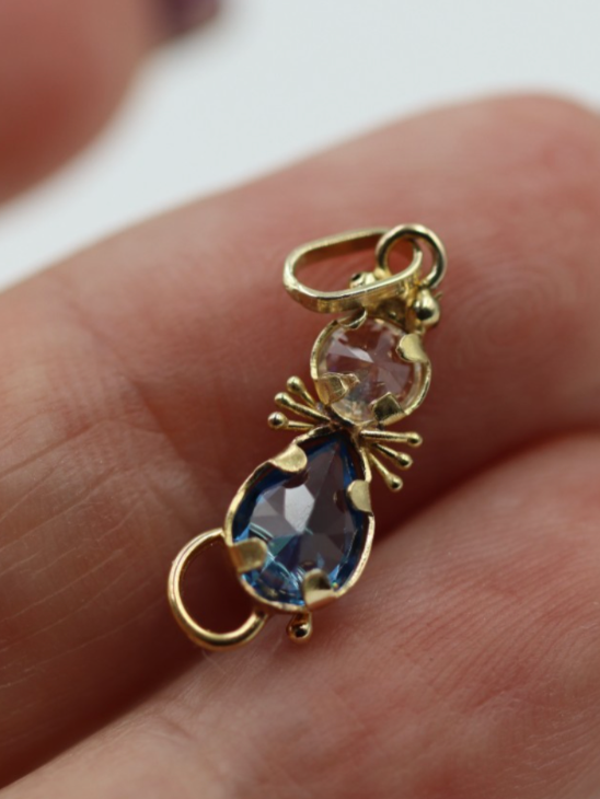 9ct Yellow Gold Blue & Clear Cubic Zirconia Cat Pendant Charm