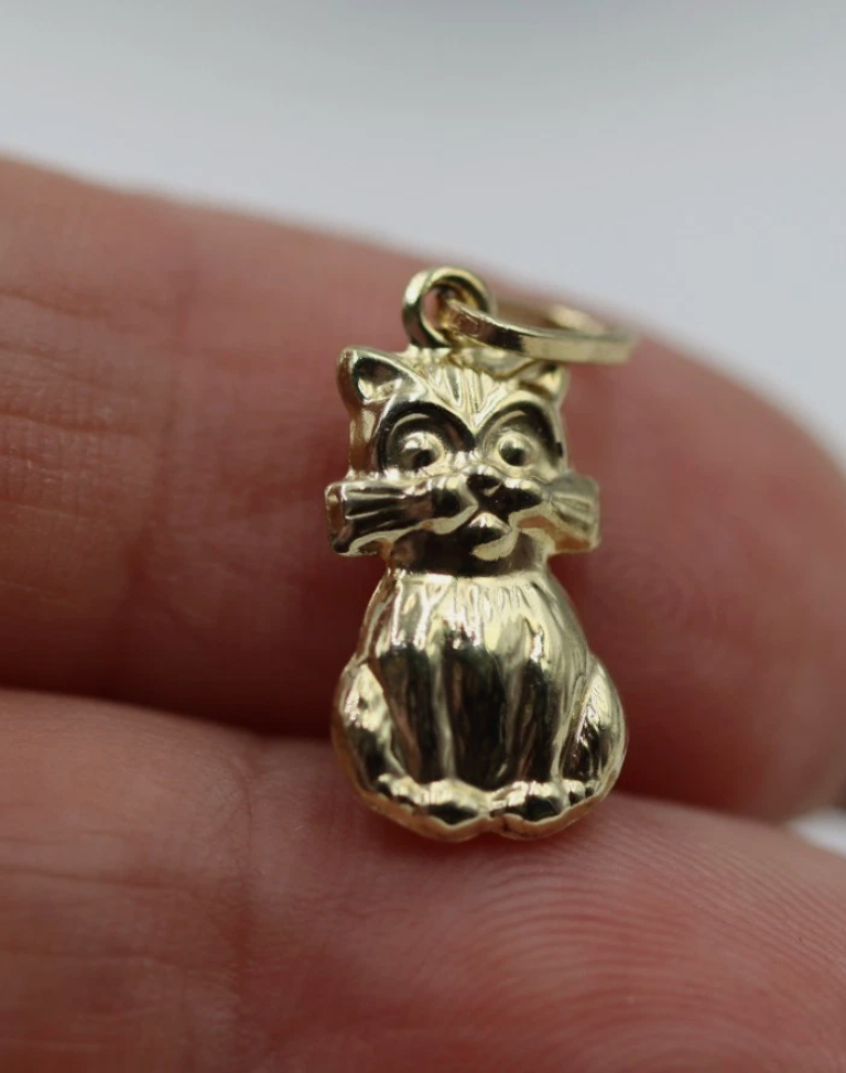 9ct Yellow Gold Sitting Cat Pendant Charm