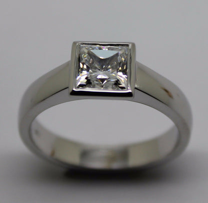 Genuine 9ct 375 Solid White Gold Heavy Solid Princess Cut Ring Size 9