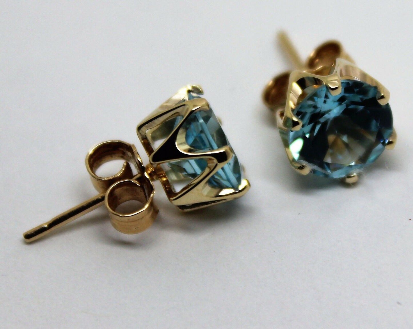 Kaedesigns,Genuine New 9ct Yellow Gold Claw-Set Round Cz Blue 8mm Stud Earrings