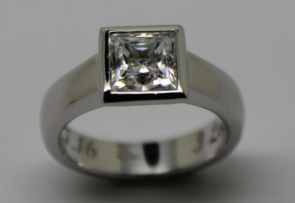 Genuine 9ct 375 Solid White Gold Heavy Solid Princess Cut Ring