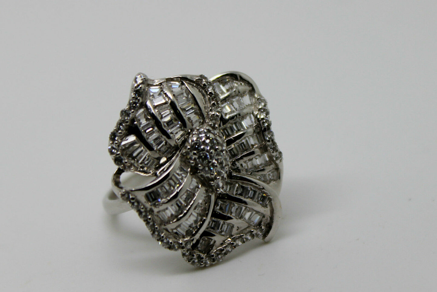 Genuine 18ct 750 Flower Cubic Zirconia White Gold Dress Ring