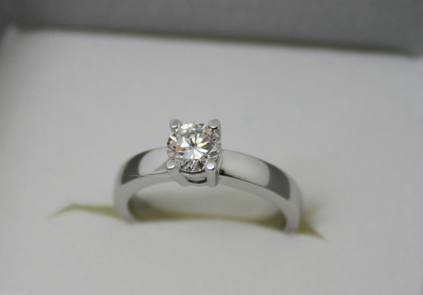 Genuine 18ct 18k Solid White Gold Round Cut Ring Size J 1/2