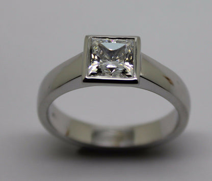 Genuine 9ct 375 Solid White Gold Heavy Solid Princess Cut Ring Size 9
