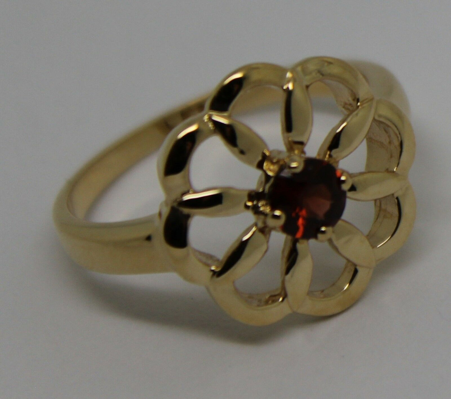 Size Q 9ct Yellow Gold Red Garnet January Birthstone Flower Ring