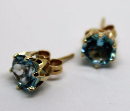 Kaedesigns,Genuine New 9ct Yellow Gold Claw-Set Round Cz Blue 8mm Stud Earrings
