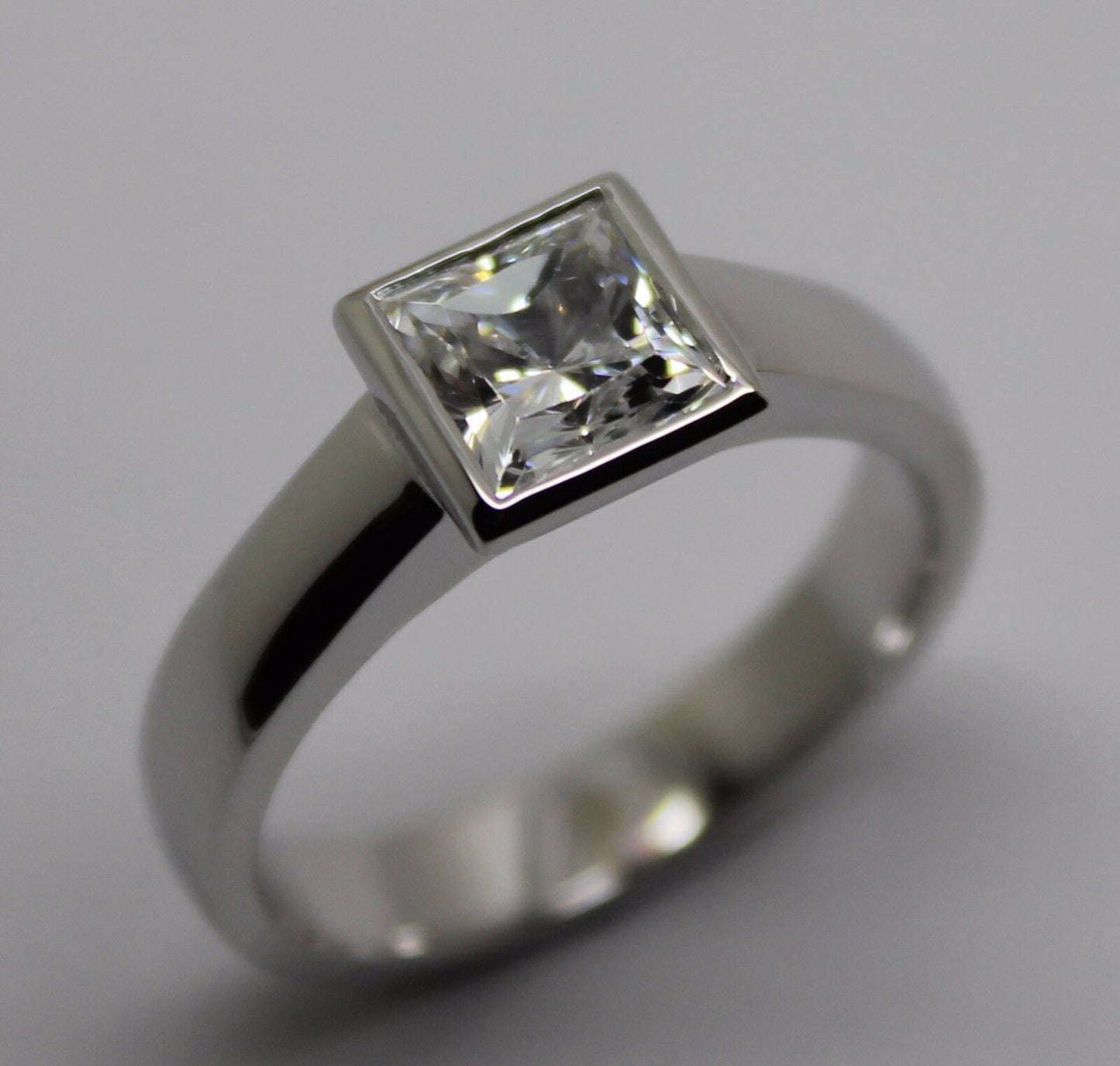 Genuine 9ct 375 Solid White Gold Heavy Solid Princess Cut Ring Size 9