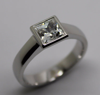 Genuine 9ct 375 Solid White Gold Heavy Solid Princess Cut Ring Size 9