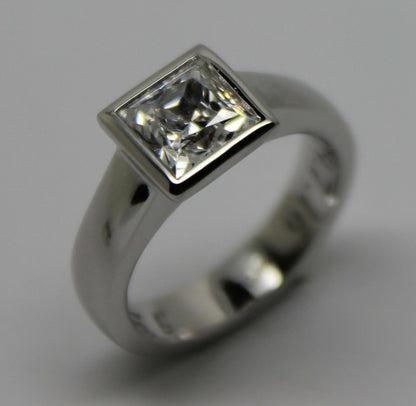 Genuine 9ct 375 Solid White Gold Heavy Solid Princess Cut Ring