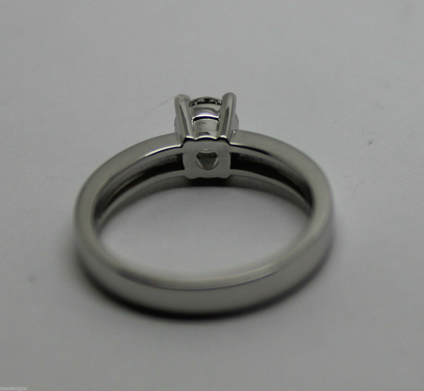 Genuine 18ct 18k Solid White Gold Round Cut Ring Size J 1/2