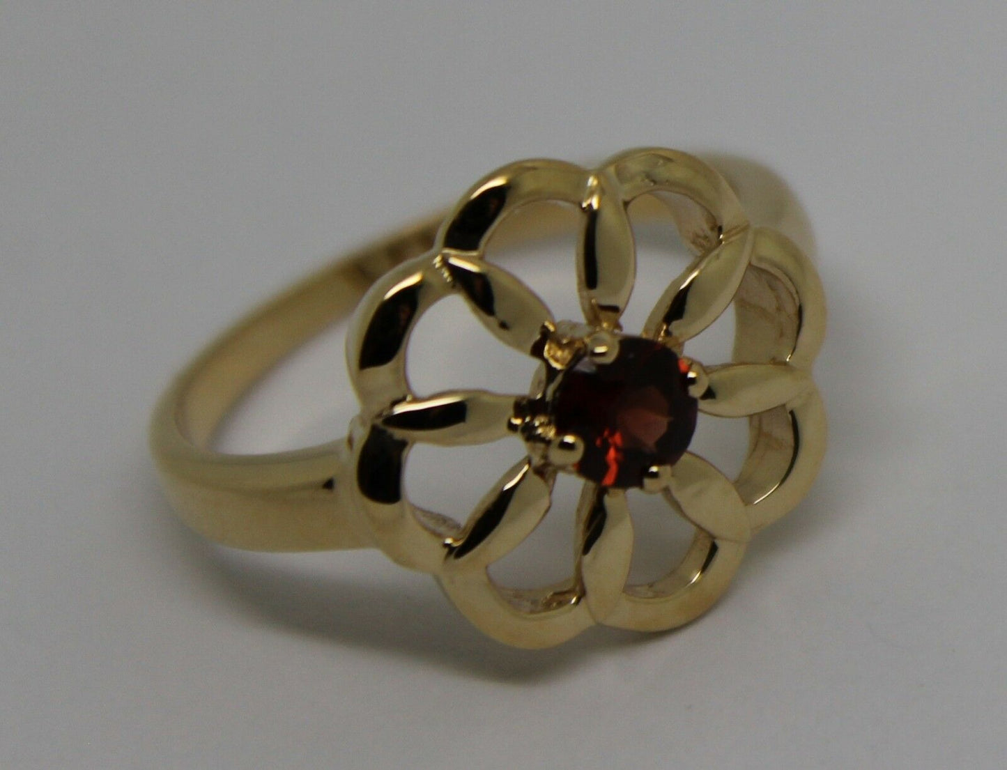 Size Q 9ct Yellow Gold Red Garnet January Birthstone Flower Ring