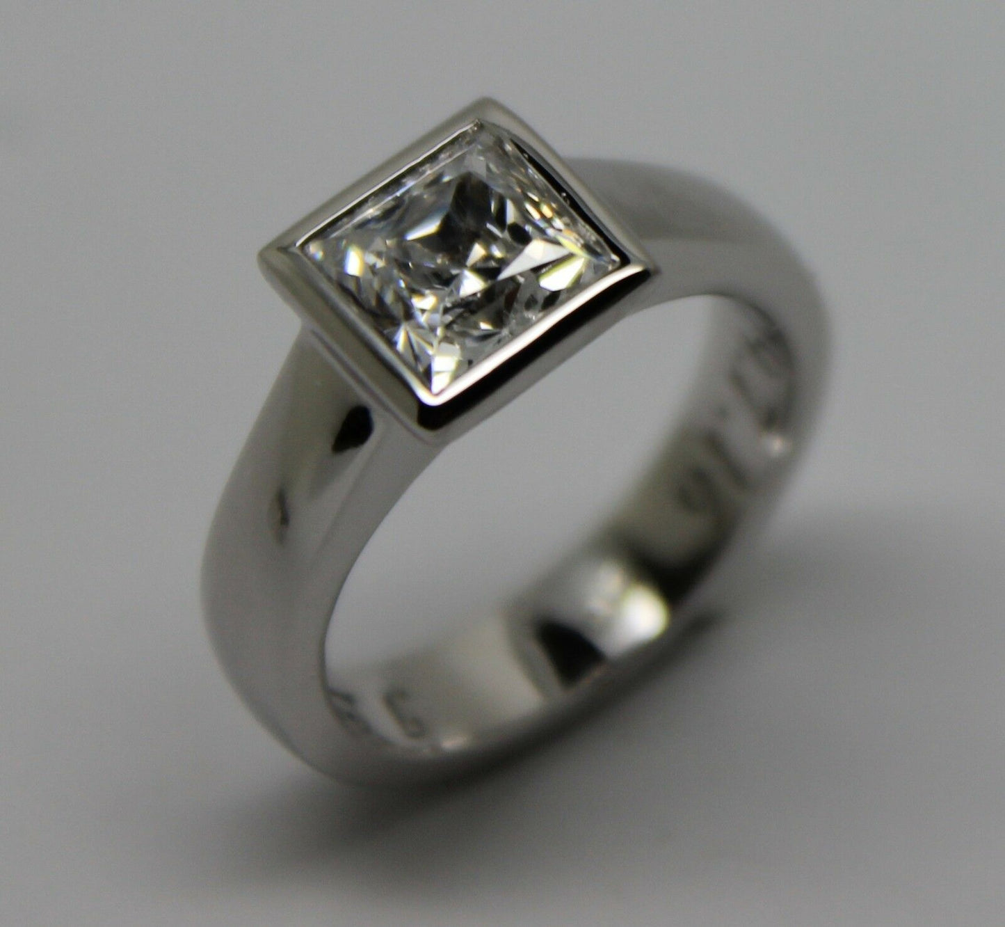 Genuine 9ct 375 Solid White Gold Heavy Solid Princess Cut Ring