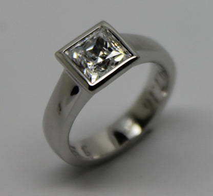 Genuine 9ct 375 Solid White Gold Heavy Solid Princess Cut Ring