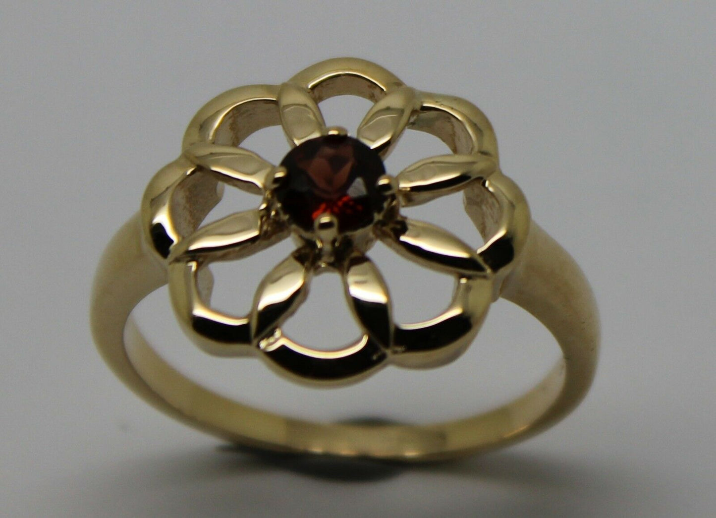 Size Q 9ct Yellow Gold Red Garnet January Birthstone Flower Ring