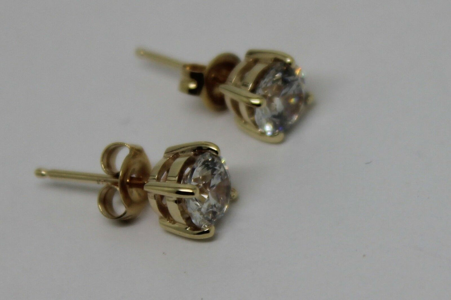 Genuine 9ct Yellow Gold Claw-Set Round 6mm Stud Earrings