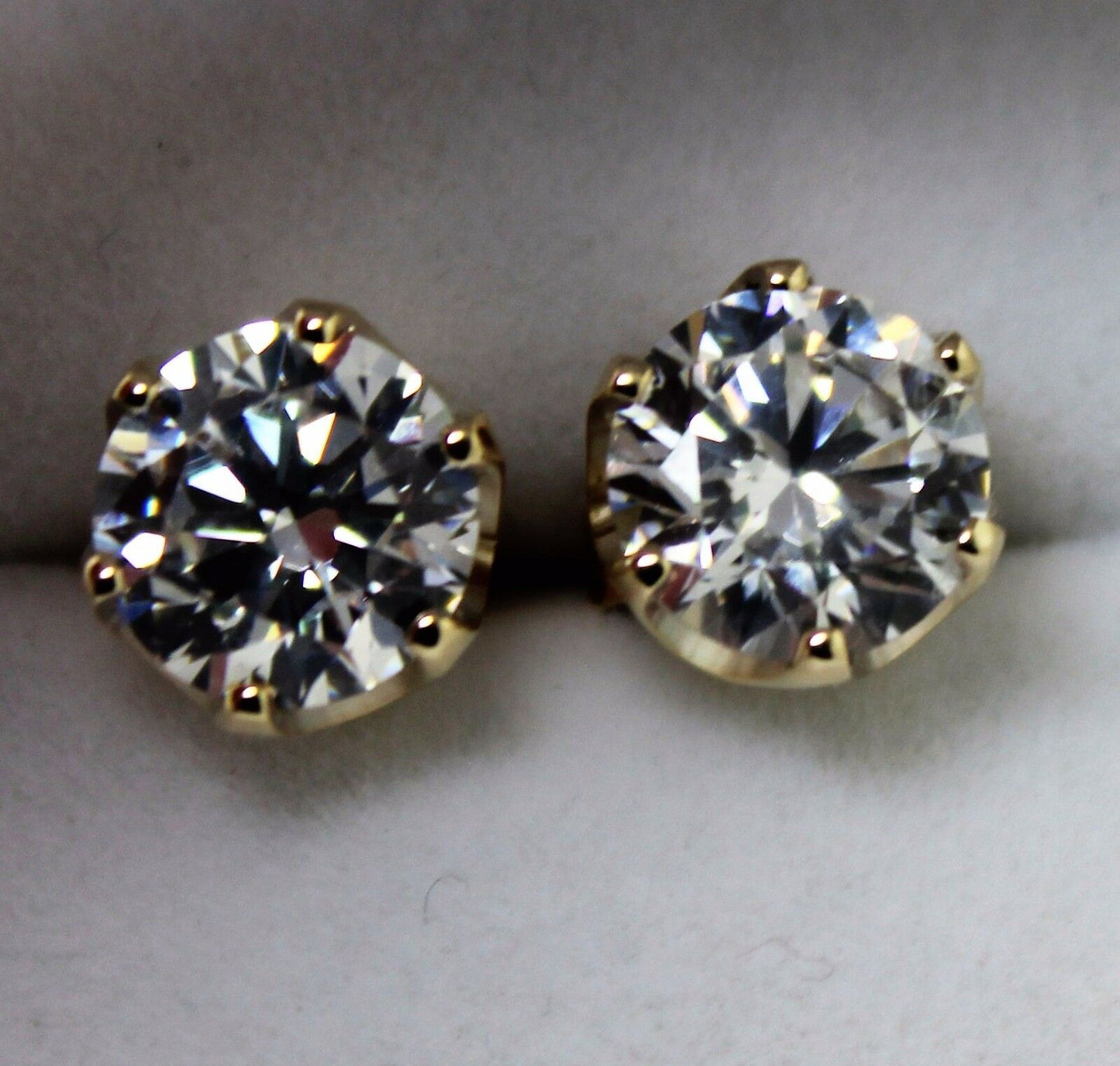 Genuine 9ct 9K 375 Yellow Gold Claw-set Round 8mm Stud Earrings