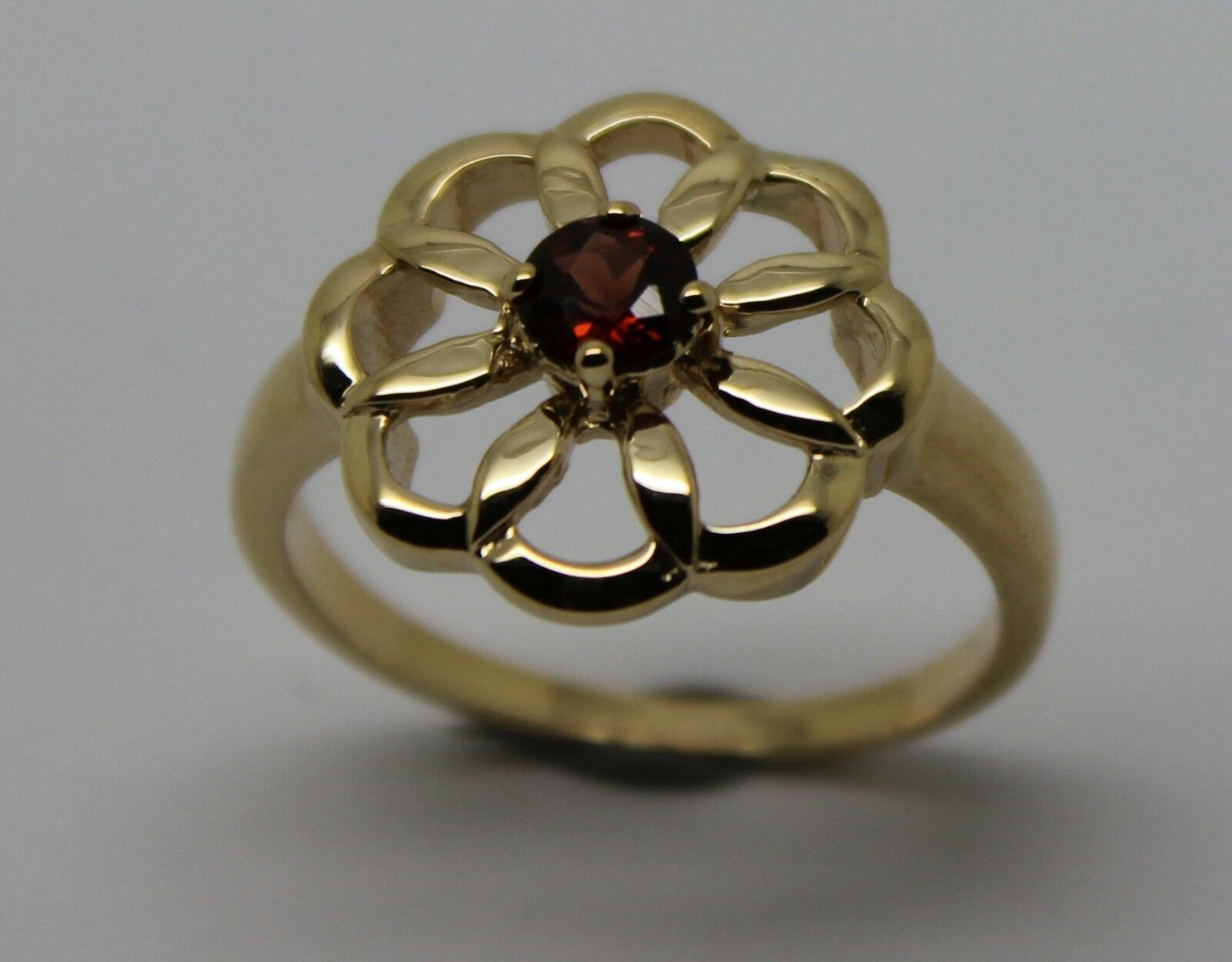 Size Q 9ct Yellow Gold Red Garnet January Birthstone Flower Ring