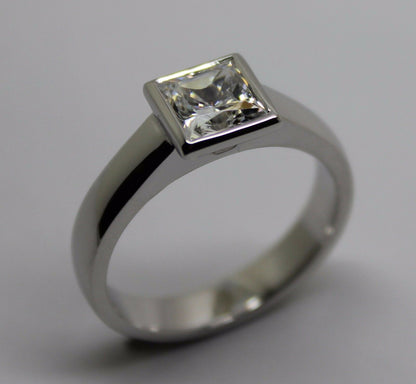 Genuine 9ct 375 Solid White Gold Heavy Solid Princess Cut Ring Size 9