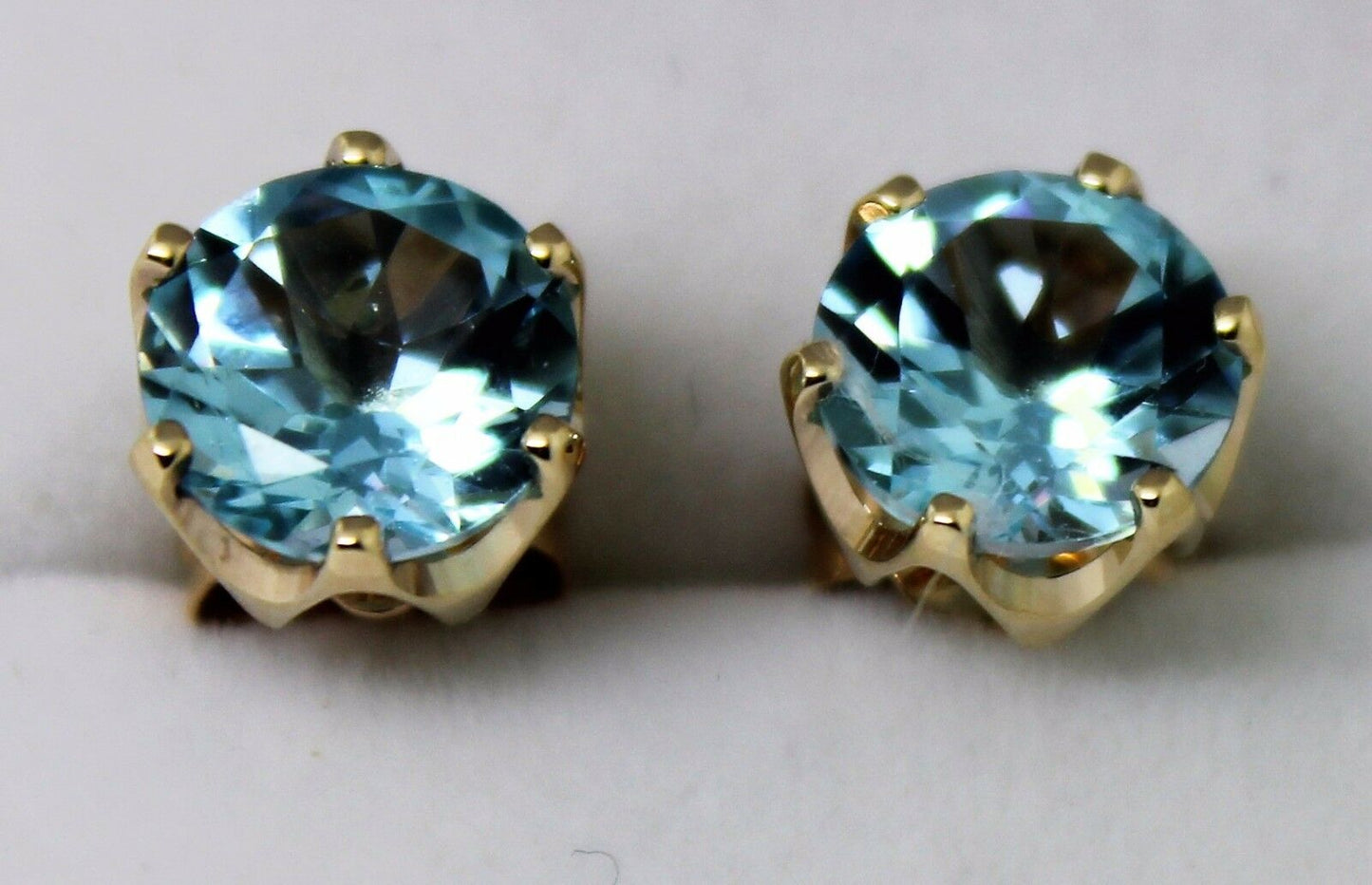 Kaedesigns,Genuine New 9ct Yellow Gold Claw-Set Round Cz Blue 8mm Stud Earrings