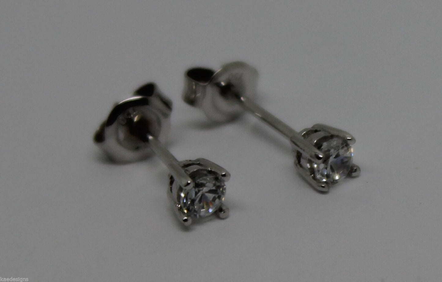 Kaedesigns Genuine New 9ct White Gold Claw-set Round 3mm C Z Stone Stud Earrings