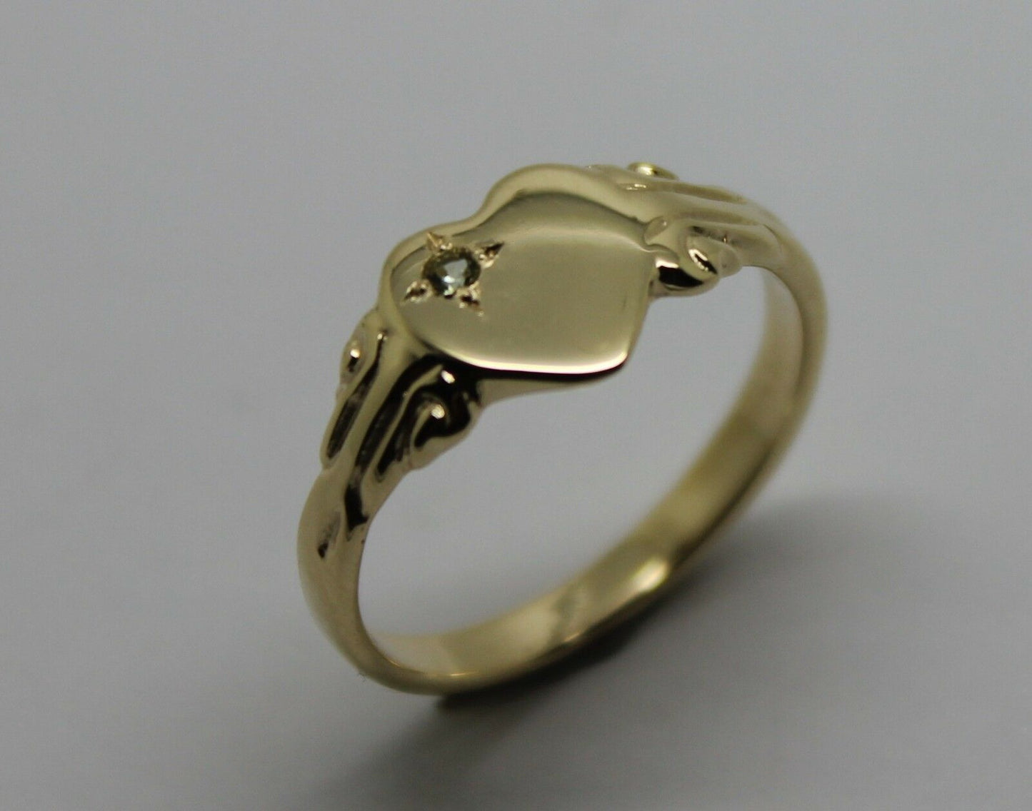 Size Q August Birthstone 9ct 9k 375 Yellow, Rose or White Gold Green Peridot Stone Heart Signet Ring