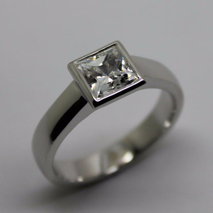 Genuine 9ct 375 Solid White Gold Heavy Solid Princess Cut Ring Size 9