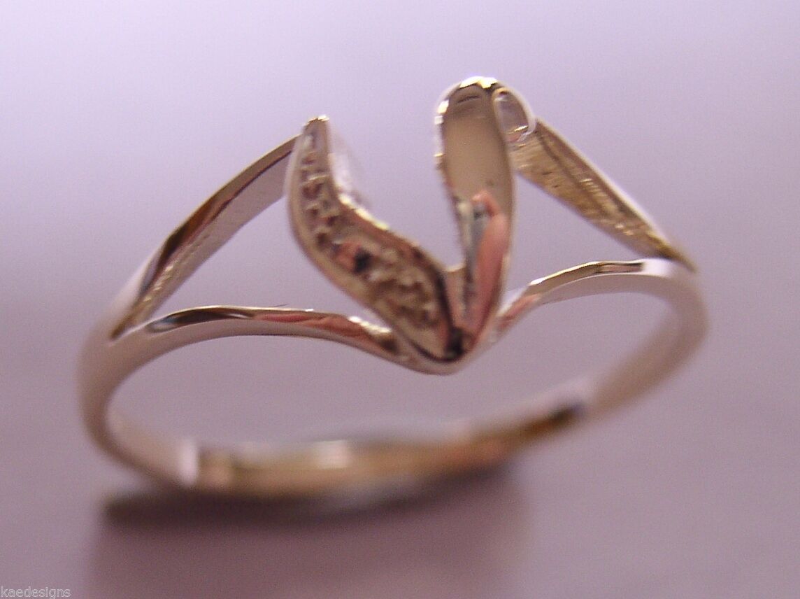 Genuine Delicate 9ct 375 Yellow, Rose or White Gold Initial Ring V