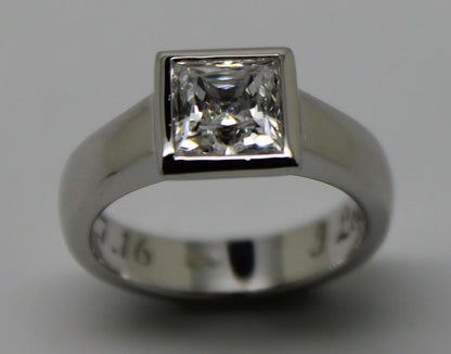 Genuine 9ct 375 Solid White Gold Heavy Solid Princess Cut Ring