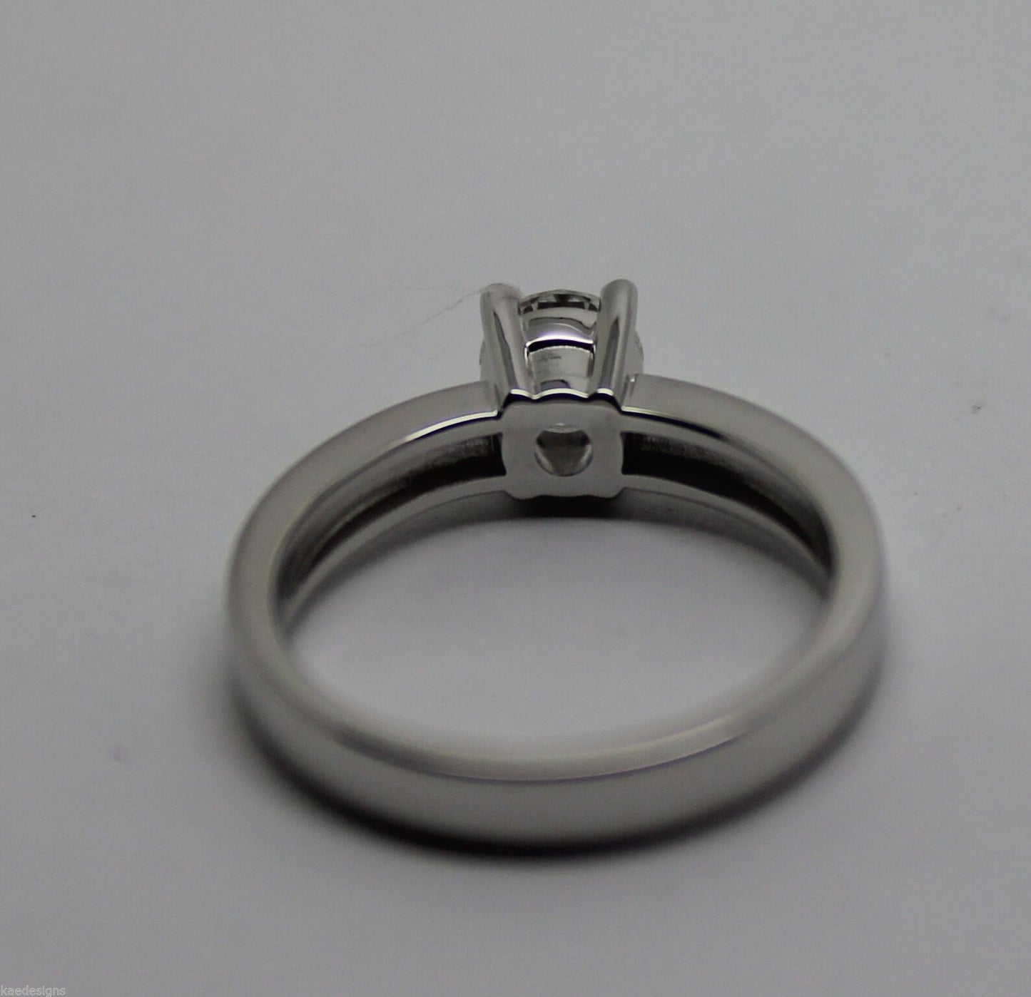 Genuine 18ct 18k Solid White Gold Round Cut Ring Size J 1/2