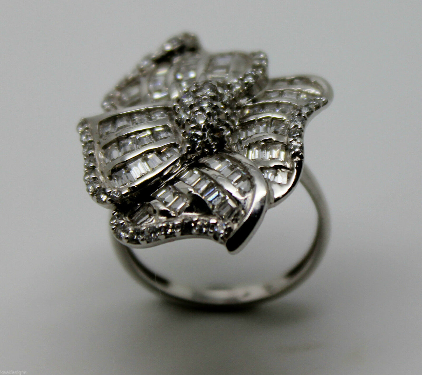 Genuine 18ct 750 Flower Cubic Zirconia White Gold Dress Ring