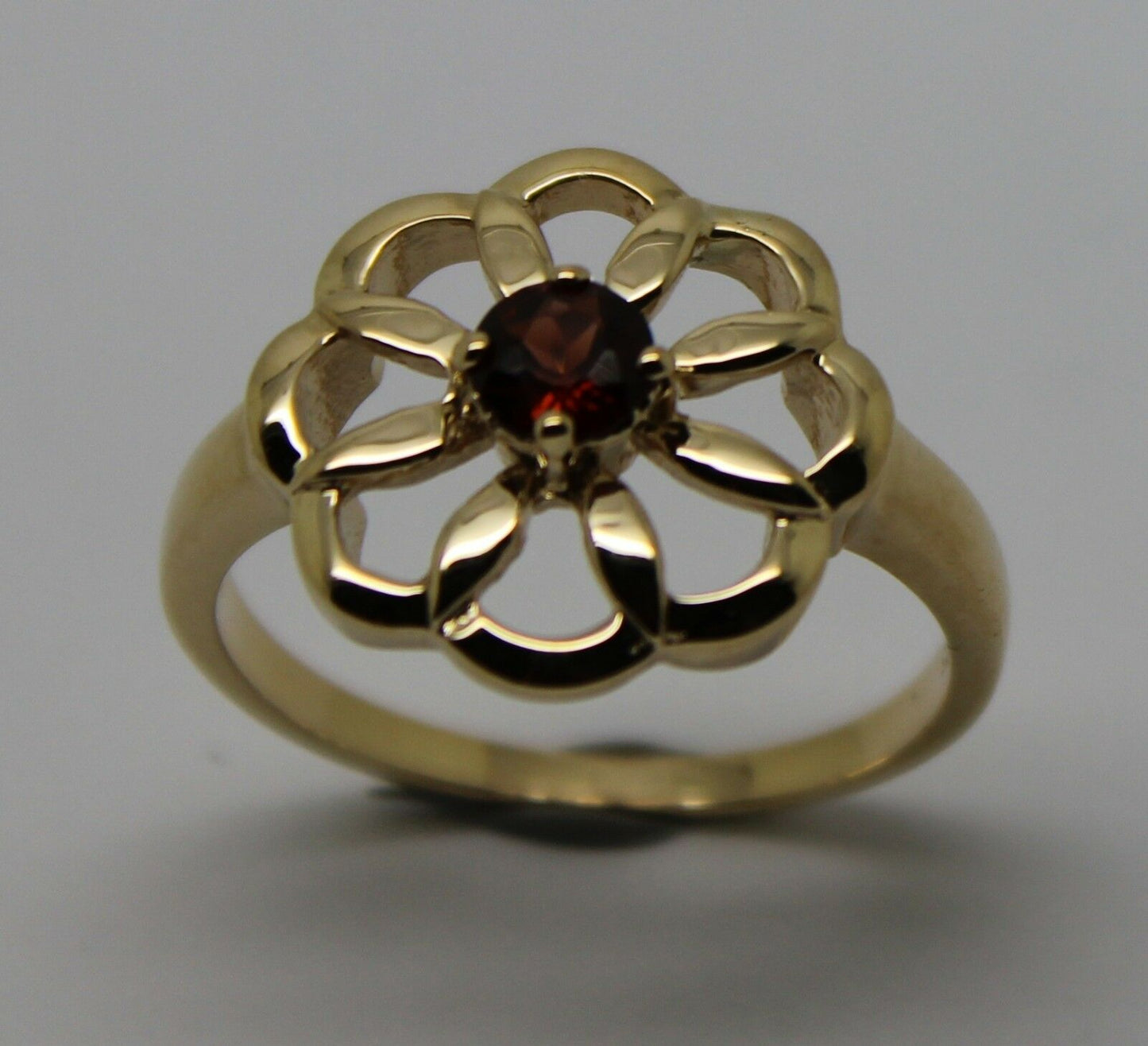 Size Q 9ct Yellow Gold Red Garnet January Birthstone Flower Ring
