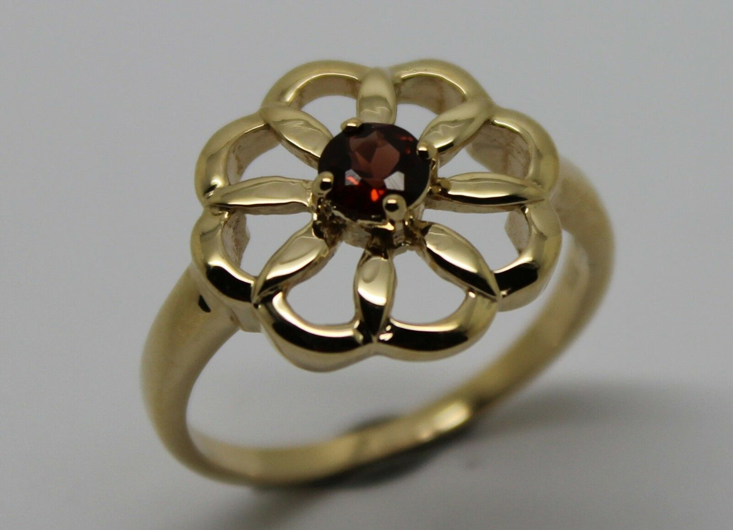 Size Q 9ct Yellow Gold Red Garnet January Birthstone Flower Ring