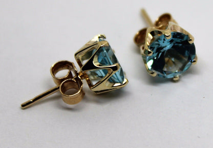 Kaedesigns,Genuine New 9ct Yellow Gold Claw-Set Round Cz Blue 8mm Stud Earrings
