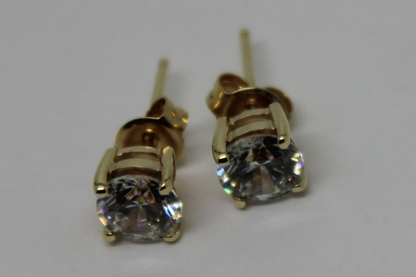 Genuine 9ct Yellow Gold Claw-Set Round 6mm Stud Earrings