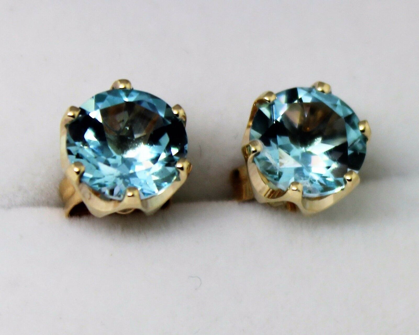 Kaedesigns,Genuine New 9ct Yellow Gold Claw-Set Round Cz Blue 8mm Stud Earrings