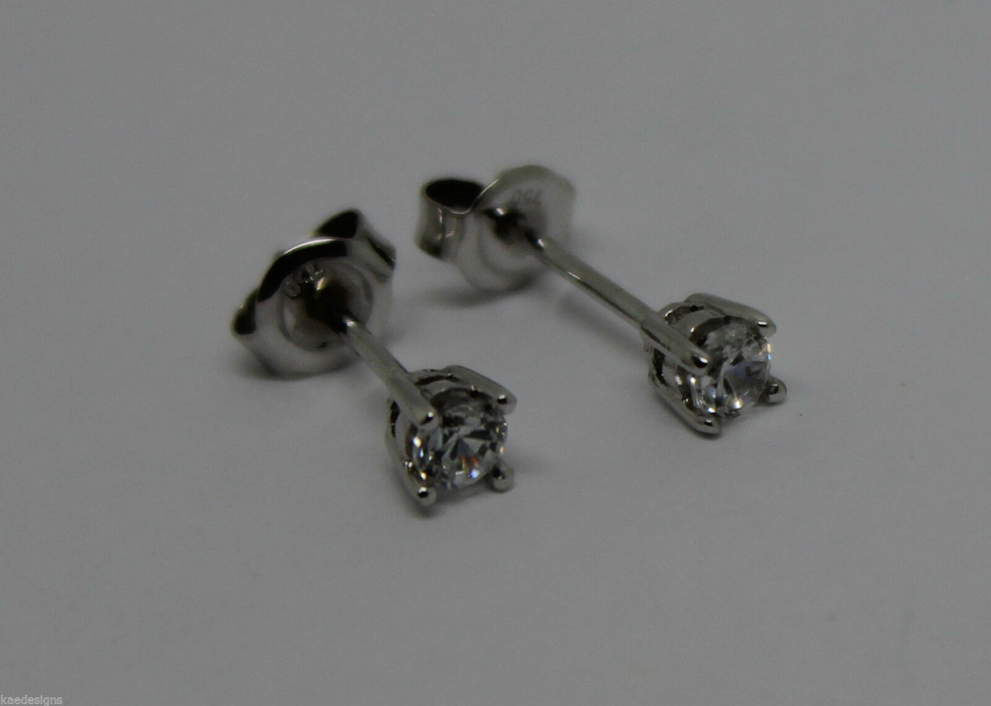 Kaedesigns Genuine New 9ct White Gold Claw-set Round 3mm C Z Stone Stud Earrings