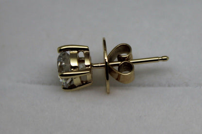 One earring Only 9k 9ct Yellow Gold Claw-set Round 5.5mm Stud Earring