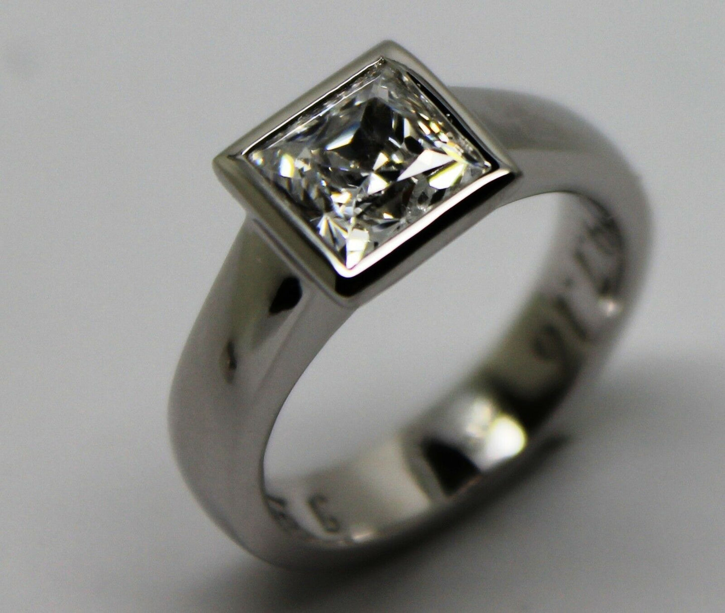Genuine 9ct 375 Solid White Gold Heavy Solid Princess Cut Ring