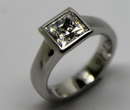 Genuine 9ct 375 Solid White Gold Heavy Solid Princess Cut Ring