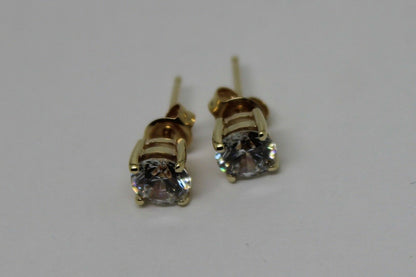 Genuine 9ct Yellow Gold Claw-Set Round 6mm Stud Earrings