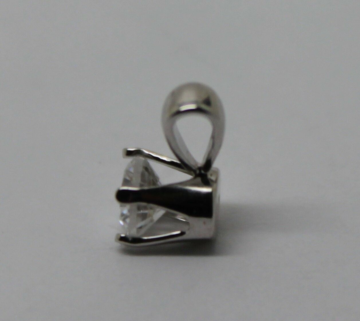 GENUINE New 9ct White Gold Claw-set Round small delicate 4mm Cubic pendant