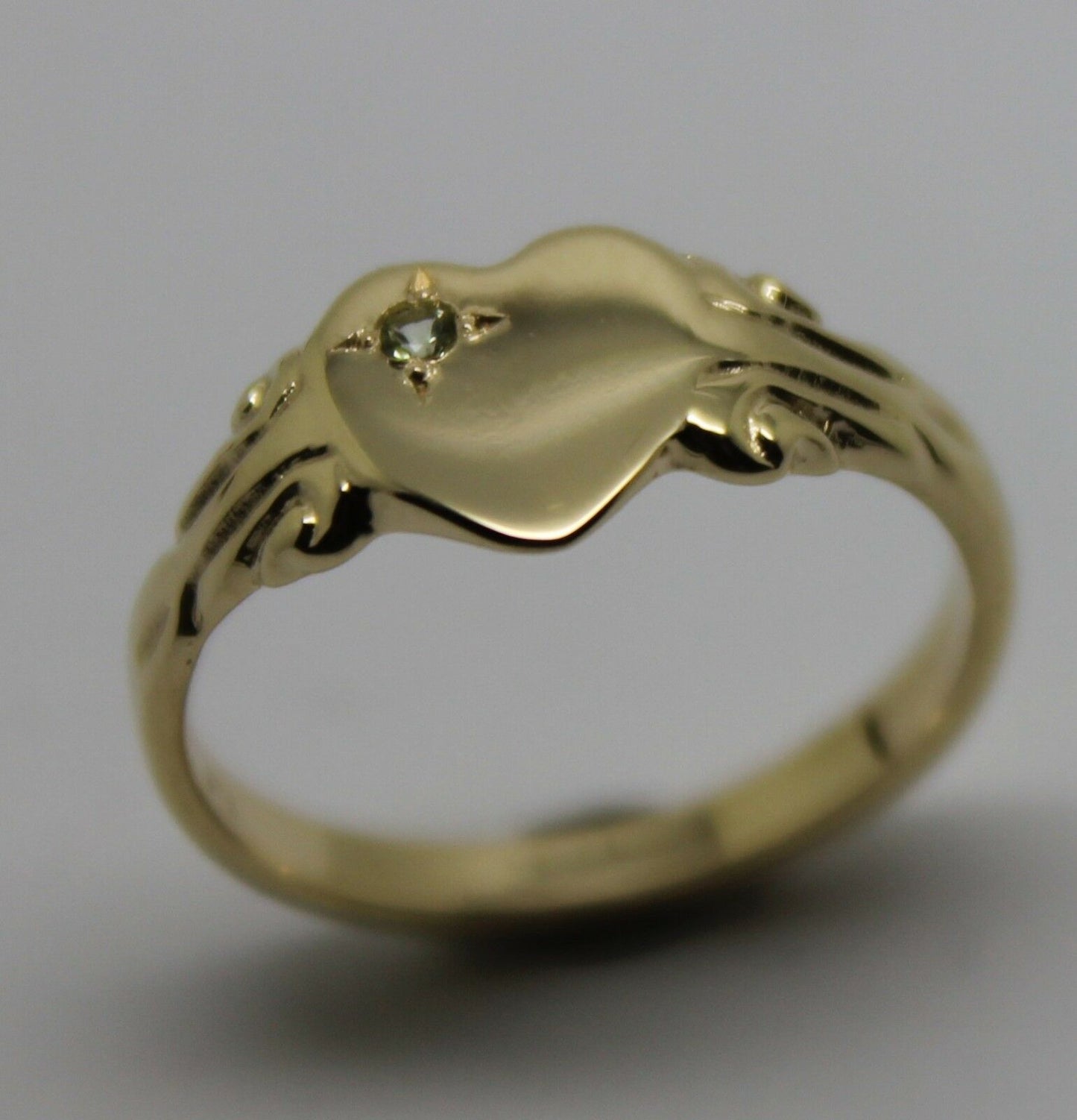 Size Q August Birthstone 9ct 9k 375 Yellow, Rose or White Gold Green Peridot Stone Heart Signet Ring