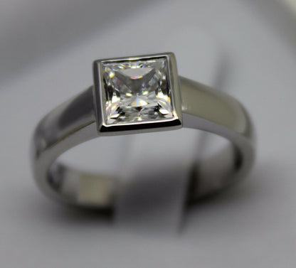 Genuine 9ct 375 Solid White Gold Heavy Solid Princess Cut Ring Size 9