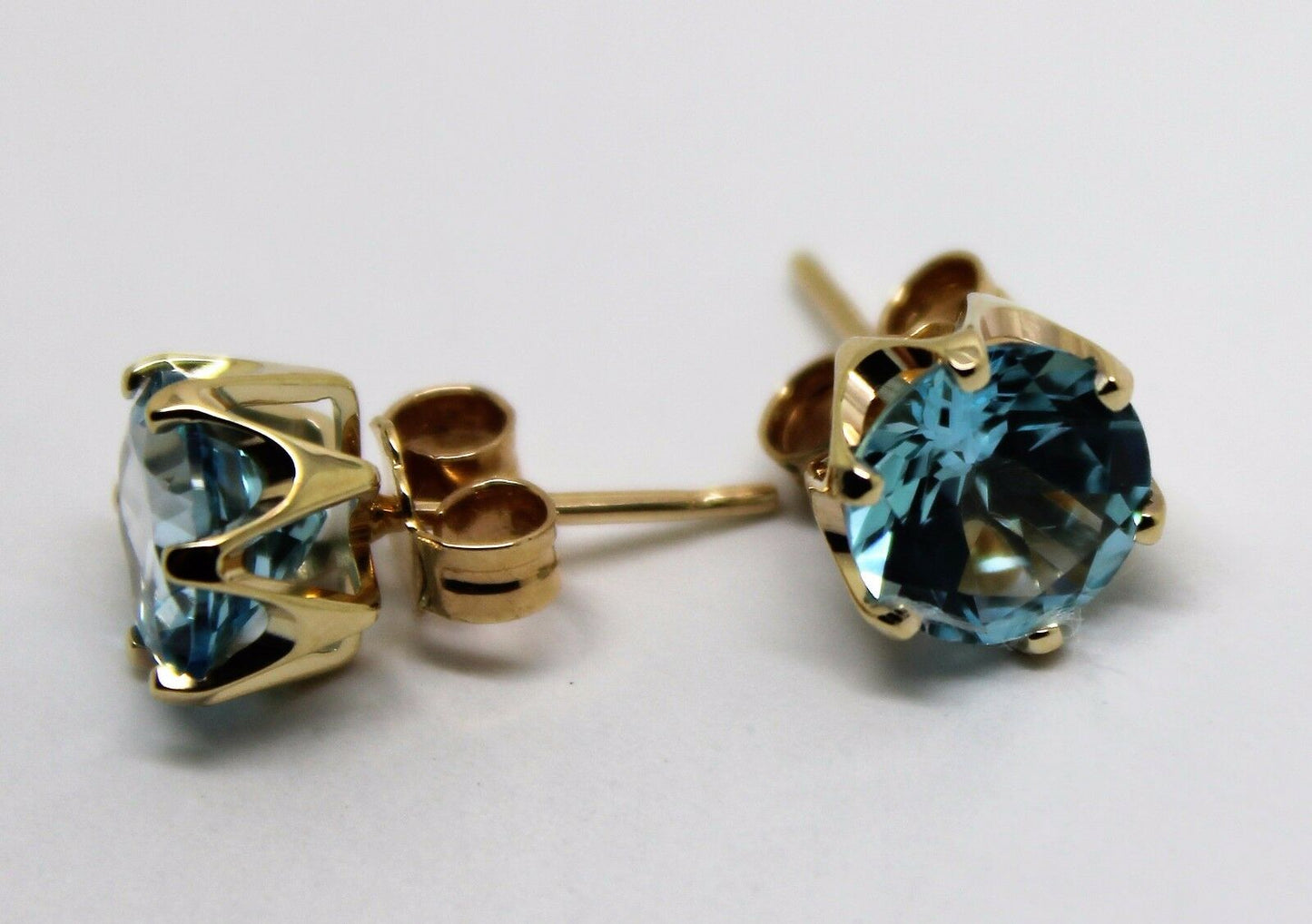 Kaedesigns,Genuine New 9ct Yellow Gold Claw-Set Round Cz Blue 8mm Stud Earrings