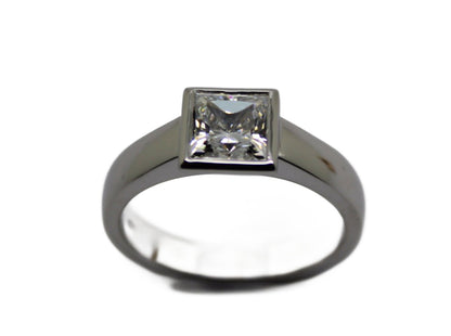 Genuine 9ct 375 Solid White Gold Heavy Solid Princess Cut Ring Size 9