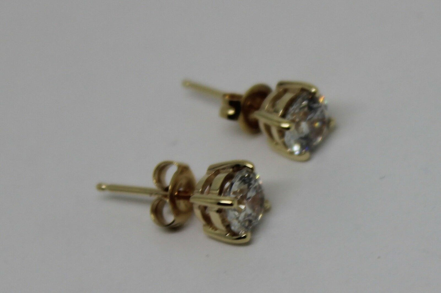 Genuine 9ct Yellow Gold Claw-Set Round 6mm Stud Earrings