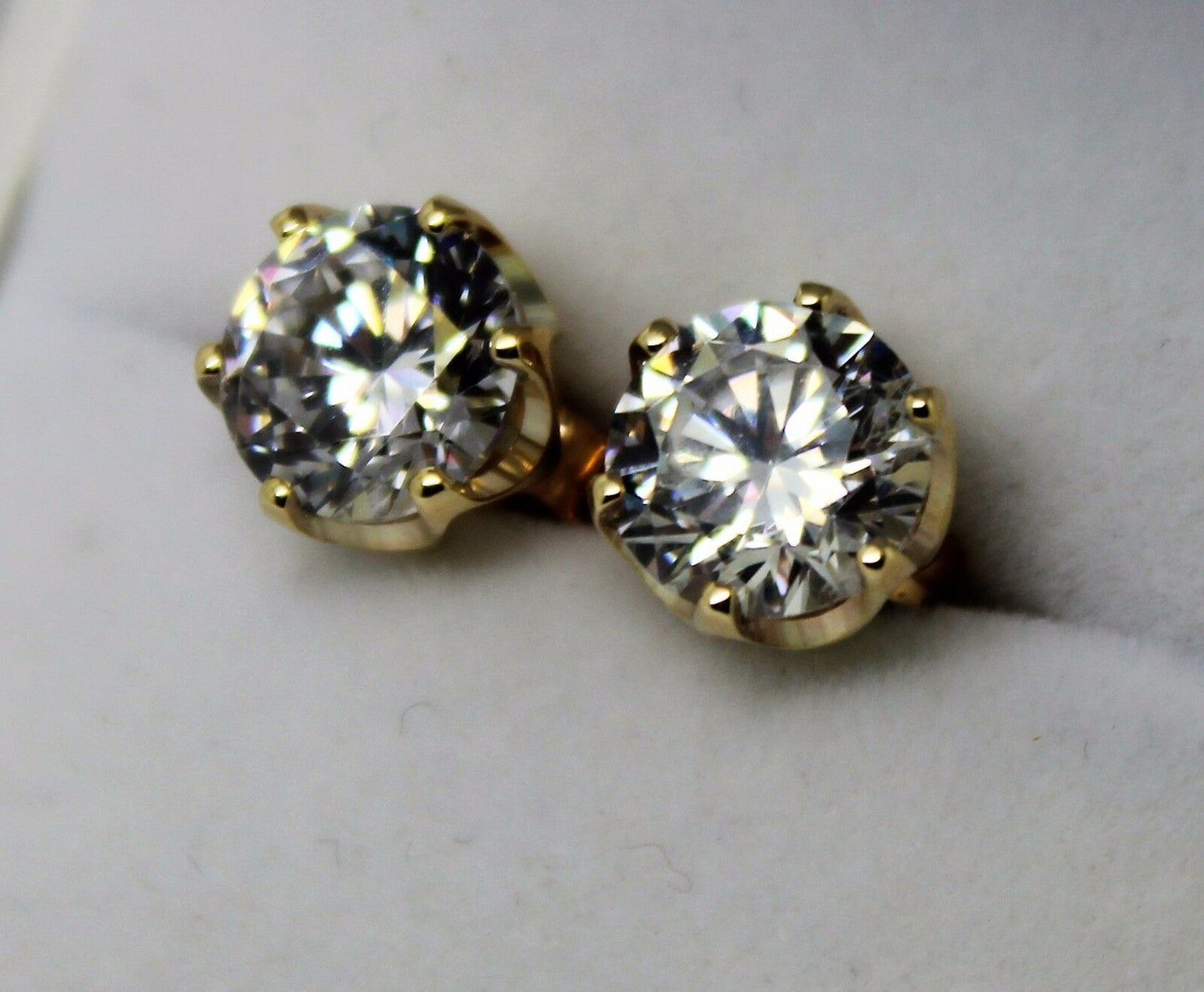Genuine 9ct 9K 375 Yellow Gold Claw-set Round 8mm Stud Earrings