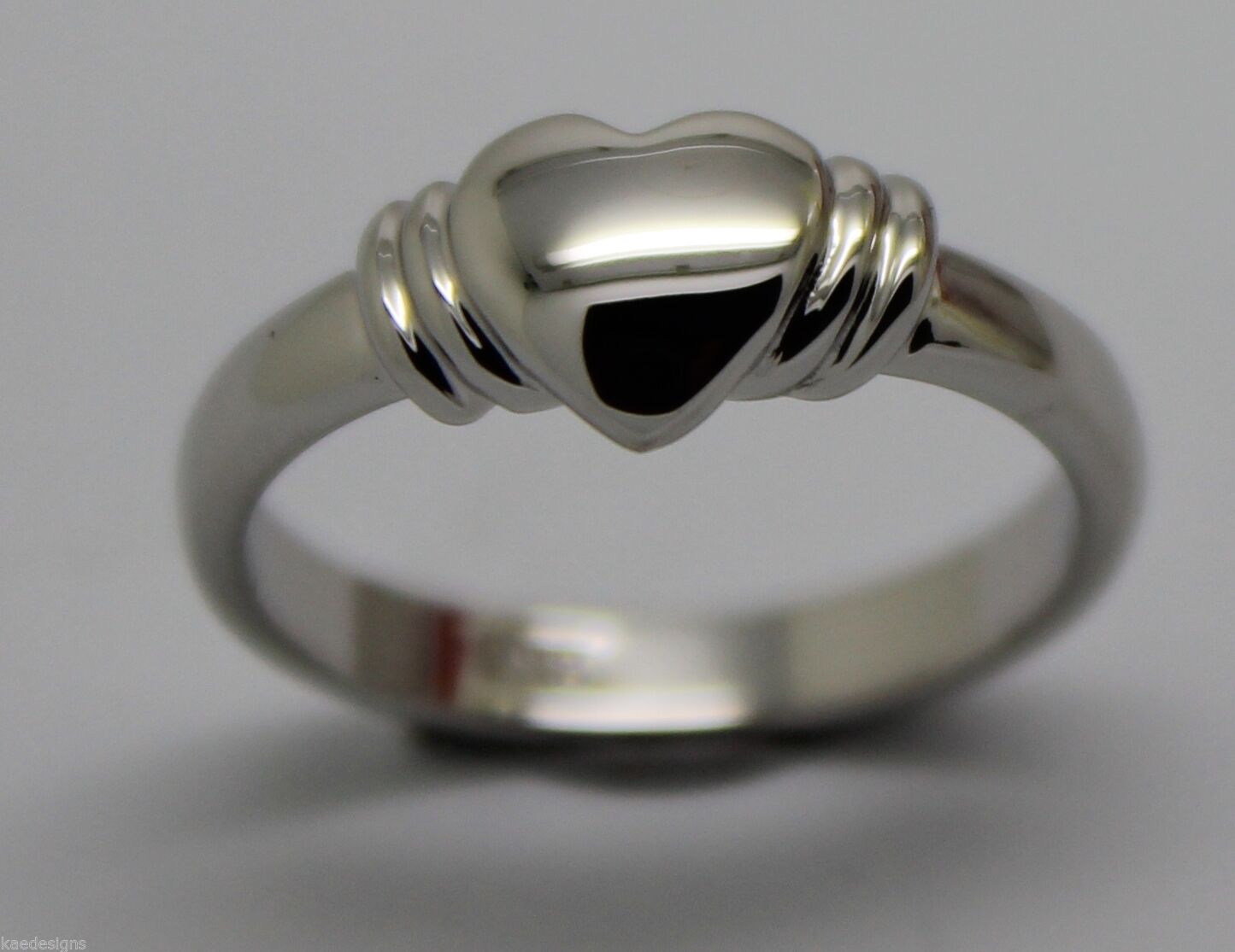 Genuine 9ct 9k Small Solid White Gold Heart Signet Ring - Ring size F